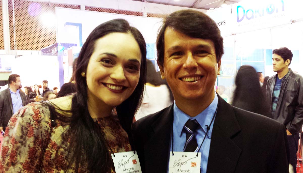Na Expo Usipa, em Ipatinga, os simpáticos médicos Andréia Alvim Carvalho de Sá e Norberto de Sá