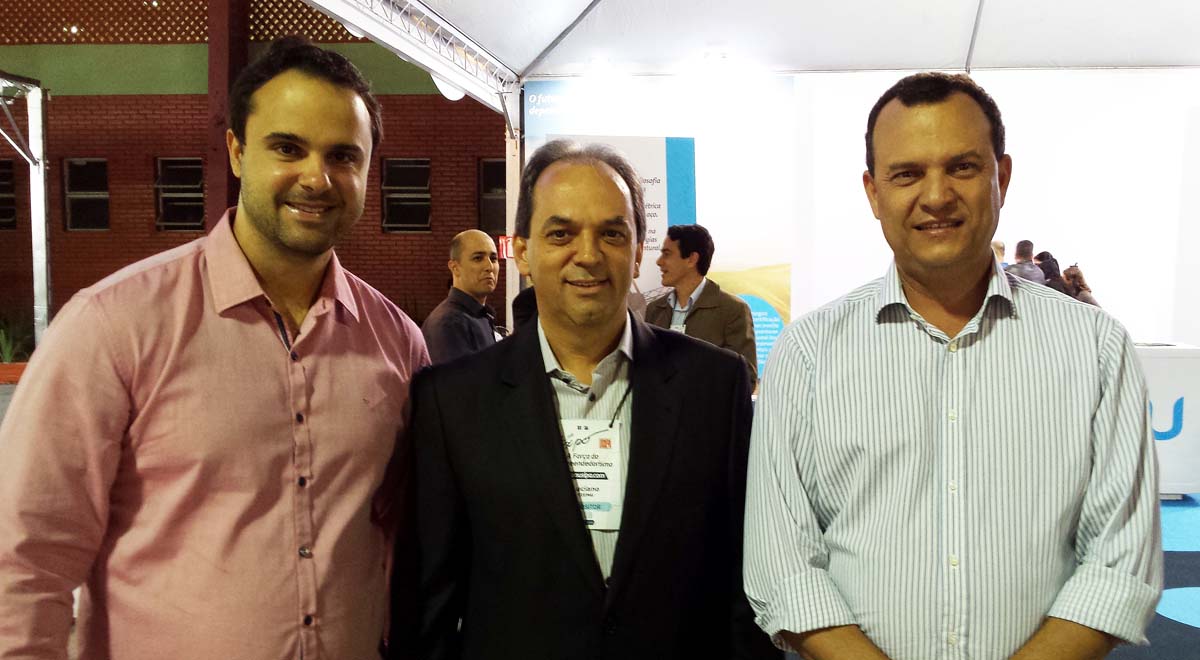 O engenheiro sanitarista Guilherme Saliba; o presidente da Fiemg-Vale do Aço, Luciano Araújo; e o presidente Usipa, César Augusto Paiva, em noite de Expo Usipa