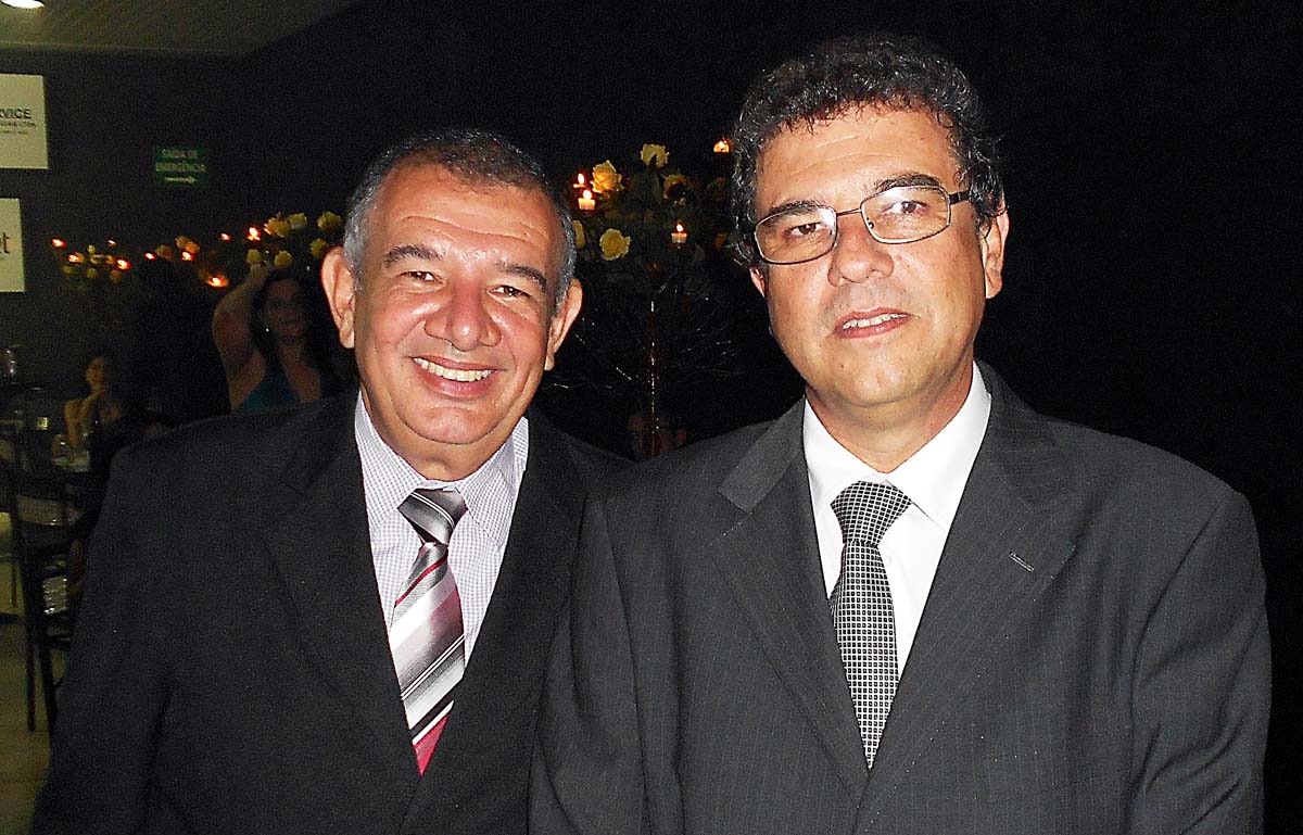 O ex-presidente da Associação Comercial de Timóteo, Hiler Félix, e o presidente da Sede Campestre, Roberto Mafra Couri