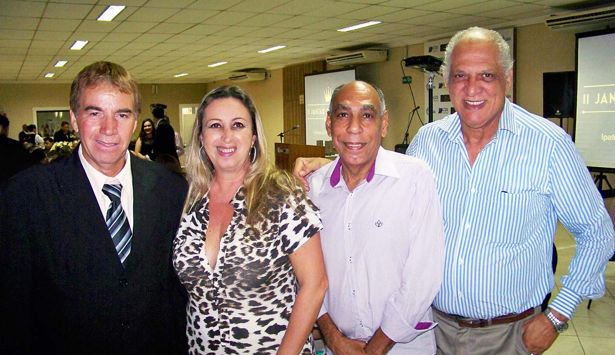 Jésus Dias Duarte (que irá comemorar os 20 anos do seu jornal Resenha) em companhia dos jornalistas Silmara Freitas, Wander Santos e Genoves Bessa Pereira