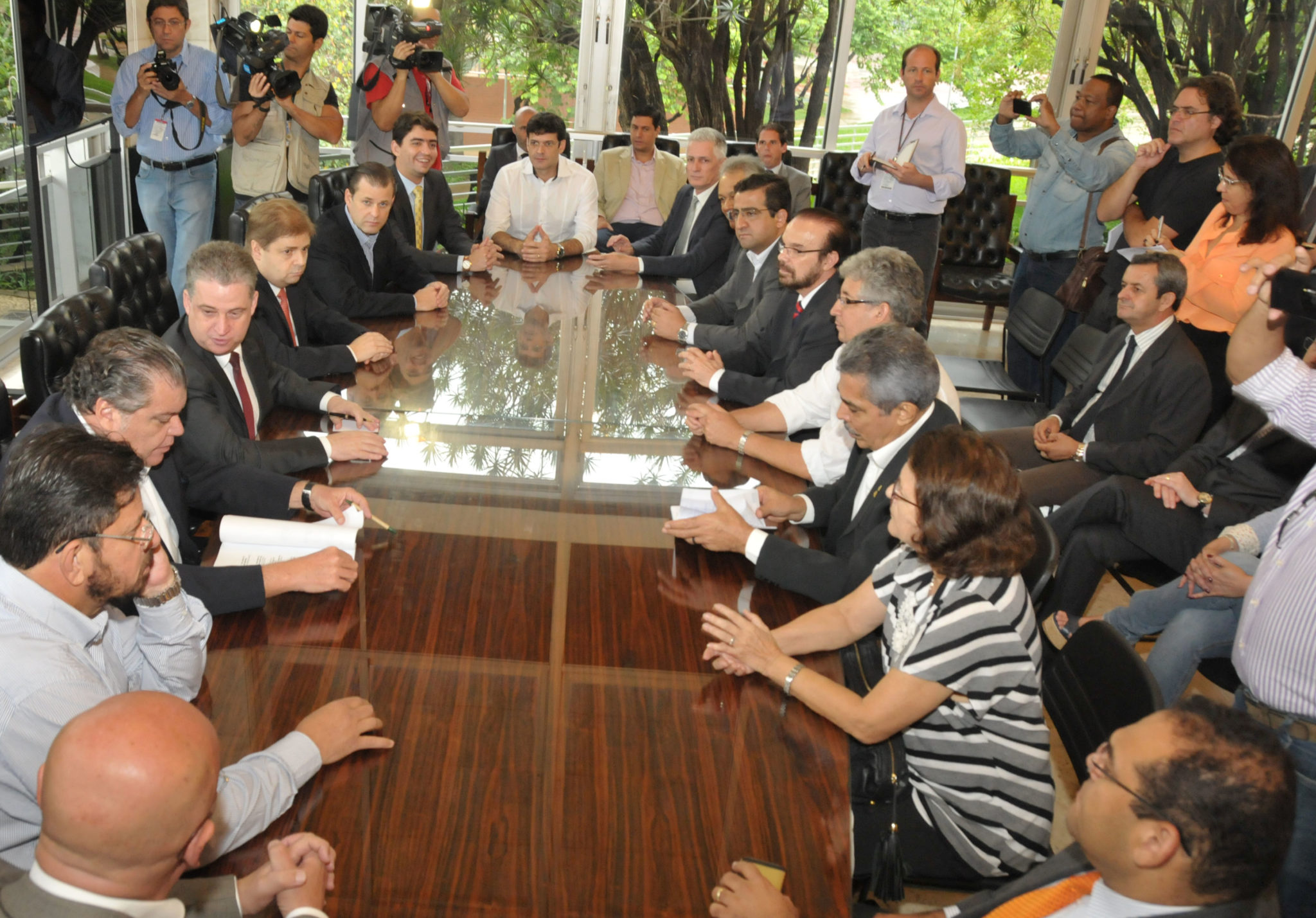 Os parlamentares federais e mineiros discutem respostas às vítimas da tragédia em Mariana. Foto: Guilherme Bergamini/Assembleia Legislativa de Minas Gerais.