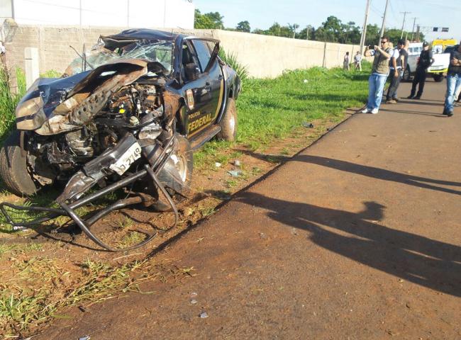 A viatura da PF ficou totalmente destruída. Foto: Arlindo Florentino.