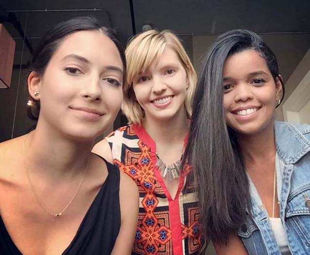As americanas Morgan Cranston, diretora de fotografia; e Mindy Fay Parks, assistente de direção, com a atriz mineira Flávia Borges, que atuará na direção do curta “The Devil Between Us”