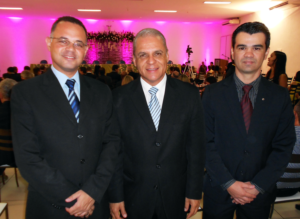 O vereador de Coronel Fabriciano, Marcos da Luz; o cerimonalista Carlos Souto e o diretor do F5 Notícias. Wederson Marinho