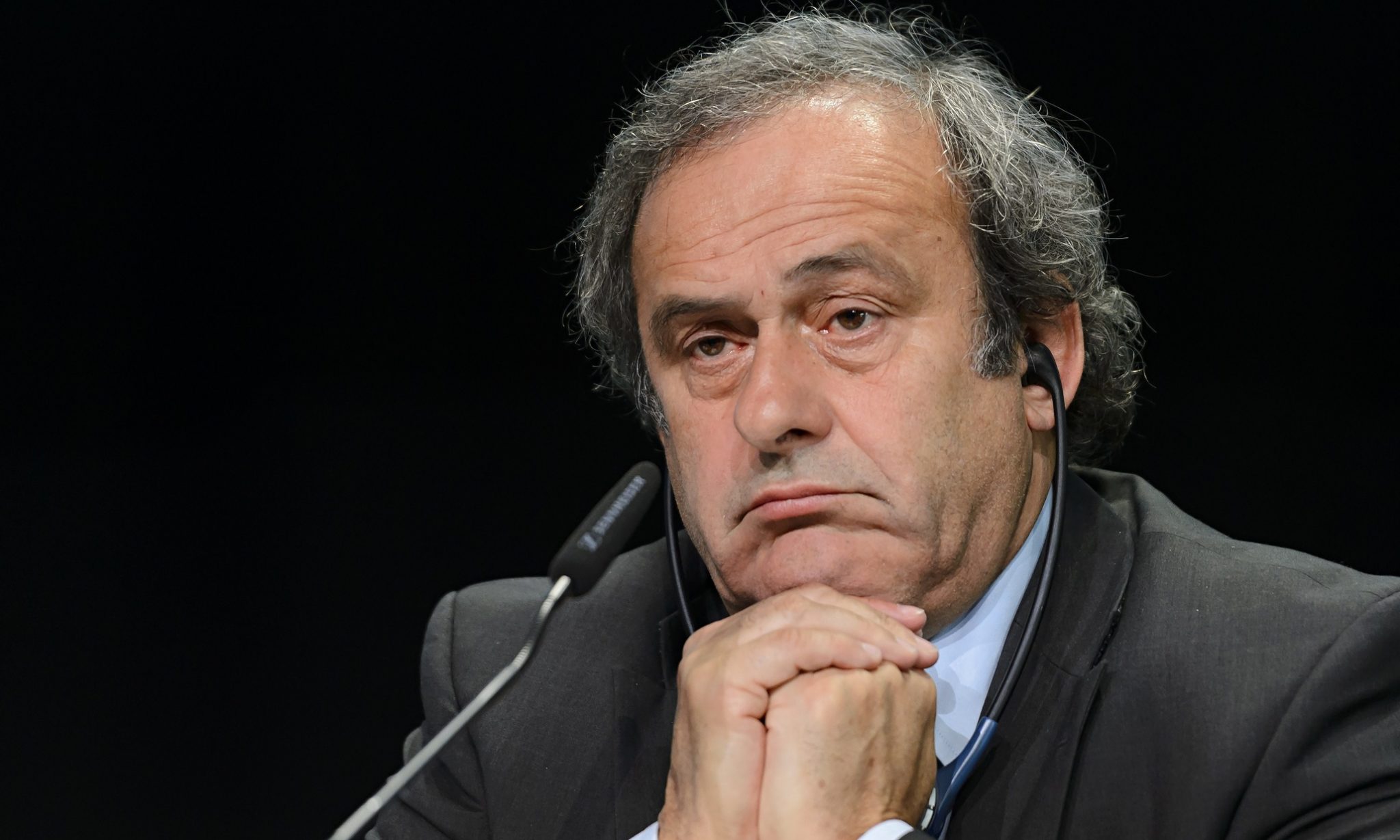 Michel Platini: de craque e vedete das páginas de esporte para os folhetins policiais. Foto: The Guardian.