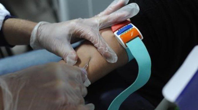França restringe doações de sangue de pessoas de zonas afetadas pelo Zika