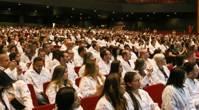 Brasil tem 575.930 médicos ativos: 2,81 por mil habitantes